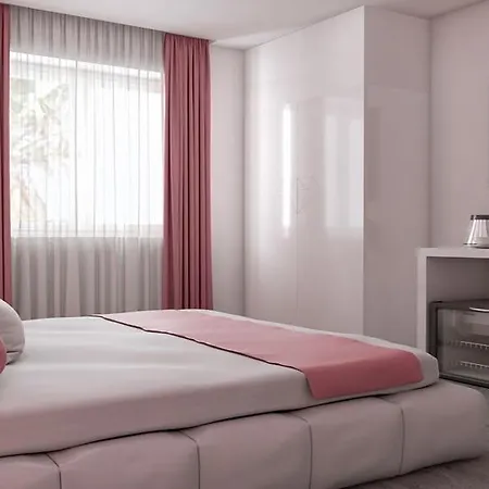 Diamond בית הארחה 4*